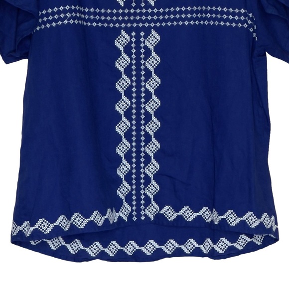 Cupcakes And Cashmere Pastoria Linen Blend Medium Cold Shoulder Embroidered Top - Picture 4 of 9